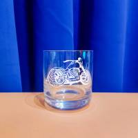 Personalisiertes Whiskyglas mit Name und Motorrad Motiv Gravur | Whisky Geschenk für Männer mit Wunschgravur Bild 1