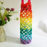 Flaschenhalter gehäkelt | Flaschentasche gehäkelt | Flaschennetz 0,5-0,75l | LGBT Geschenkidee Bild 2