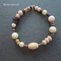 Armband mit Holzperlen und Acrylperlen creme braun beige Perlenarmband dehnbar Handgefertigt Bild 2