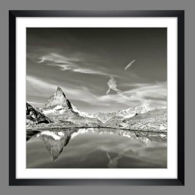 Matterhorn mit Spiegelung im Riffelsee, Zermatt Schweiz Berge analoge schwarz weiß Fotografie, KUNSTDRUCK Vintage Art 