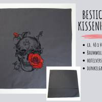 Einzigartige Kissenhülle bestickt aus Baumwolle - Totenkopf mit Rosen, Gothik, mystisch, skuril - handgefertigt Bild 3