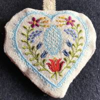 Wildseide Lavendel-Knautsch-Herzen, befüllt mit einheimischen Lavendelblüten - Trostspender für Kranke / ältere Menschen Bild 1