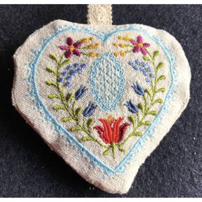 Wildseide Lavendel-Knautsch-Herzen, befüllt mit einheimischen Lavendelblüten - Trostspender für Kranke / ältere Menschen