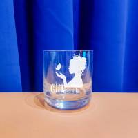 Personalisiertes Gin Glas mit Name und GINderella Motiv | Gin Tonic Geschenk mit Namen | Geschenke mit Wunschgravur Bild 1