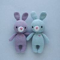 Kuscheltier gehäkeltes Häschen Hase Mini hellrosa, flieder oder hellblau aus Baumwolle Geschenk  Kinder Valentinstag Bild 2