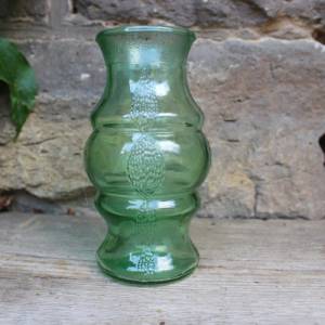 Vase aus grünem Pressglas 60er 70er Jahre DDR Bild 1