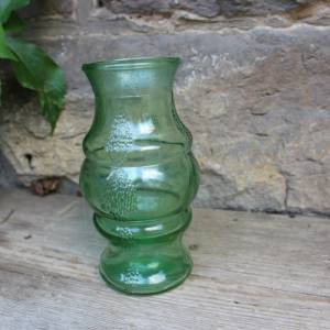 Vase aus grünem Pressglas 60er 70er Jahre DDR Bild 3