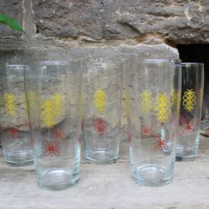 5 Limonadengläser Saftgläser Wassergläser rotes und gelbes Dekor Gläser Vintage 70er Jahre DDR Bild 1