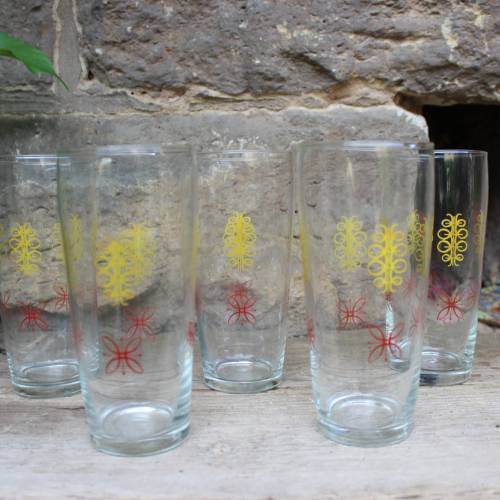 5 Limonadengläser Saftgläser Wassergläser rotes und gelbes Dekor Gläser Vintage 70er Jahre DDR