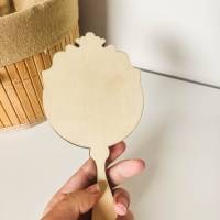 Bezaubernder Handspiegel aus Holz mit Gravur - Perfektes Accessoire für kleine Prinzessinnen Bild 7
