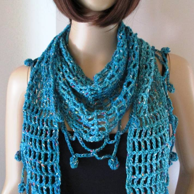 Leichtes Schaltuch mit hübscher Bommelkante, Stola, Dreieckstuch, gehäkelt