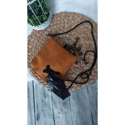 Hundeleckerlibeutel (Farbbeispiel ocker) aus Polstercanvas in 36 Farben