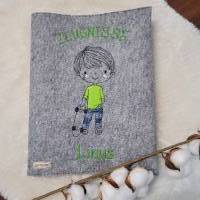 Zeungismappe mit Skater-Jungen / mit Sichtbuch und Stickerei / Personalisiert Bild 1