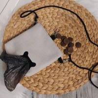 Hundeleckerlibeutel (Farbbeispiel steingrau) aus Polstercanvas, Futterbeutel zum umhängen, Kotbeutelfach Bild 1
