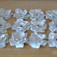 Papierblumen - Fantasieblüten 12 Stück // Papierblüten // Blüten // Tischdeko // Dekoration // Streudeko // alte Buchsei Bild 1