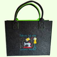 Filz-Tasche, bestickt mit dekorativen Sprüchen zum Thema: Stoff & Nähen, Shopper für alle Stoff-Liebhaber Bild 4