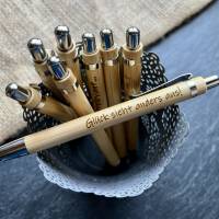 Glück sieht anders aus - Kugelschreiber mit Gravur, Kuli graviert, aus Bambus, Kuli mit lustigen Text Bild 1