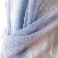 Blaues Tuch mit silberfarbigen Lurex, gestrickte Stola aus Mohair, festlicher Damen Schal helle Farbe Bild 9