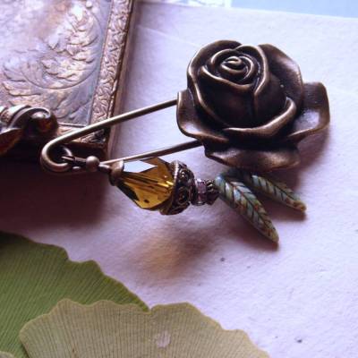 Tuchnadel Rose Olivgrün Kiltnadel, Schalnadel mit Perlen Rosenbrosche N-7-AB-39