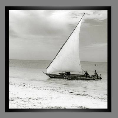 Segelboot an der Küste von Tansania Afrika analoge schwarz weiß Fotografie, KUNSTDRUCK Vintage Art Meer Nautik, maritim