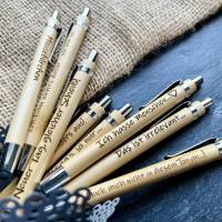 Neuer Tag, gleicher Scheiß,gravierter Kuli, Kugelschreiber mit Gravur, Kuli graviert, aus Bambus, Kuli mit lustigen Text Bild 2