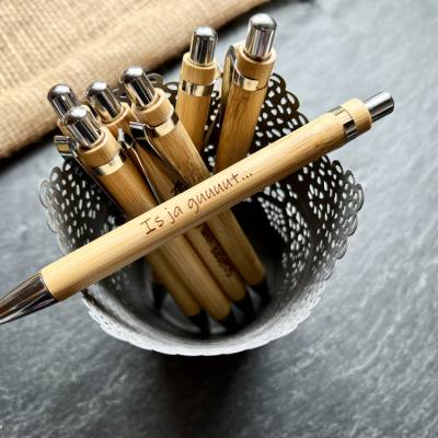Is ja guuuut - gravierter Kuli - Kugelschreiber mit Gravur, Kuli graviert, aus Bambus, Kuli mit lustigen Text