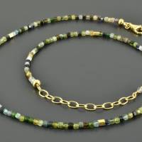 Minimalistische Turmalinkette mit kleinen Würfeln, vergoldetes 925er Silber - Halskette Collier zart grün Turmalin gold Bild 3