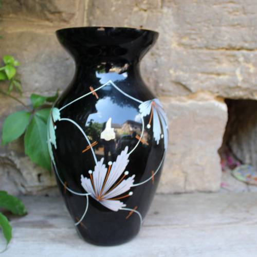 große Vase 30 cm Hyalithglas Schwarzglas Blumendekor Emaillefarben Handbemalt Glasveredlung Karl Grossmann Ilmenau DDR G