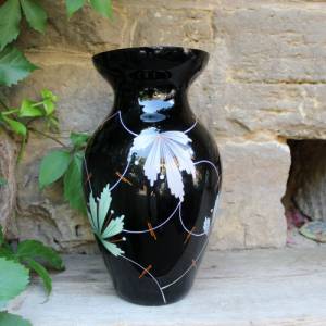 große Vase 30 cm Hyalithglas Schwarzglas Blumendekor Emaillefarben Handbemalt Glasveredlung Karl Grossmann Ilmenau DDR G Bild 2