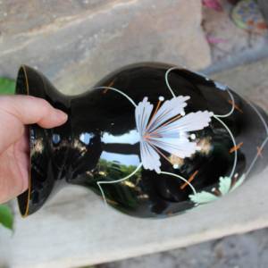 große Vase 30 cm Hyalithglas Schwarzglas Blumendekor Emaillefarben Handbemalt Glasveredlung Karl Grossmann Ilmenau DDR G Bild 7