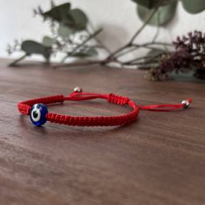 Rotes Makramee Armband mit Nazar Auge - Mystische Bedeutung und Spirituelle Energie in Handarbeit gefertigt, Armband Ges Bild 2