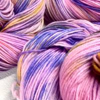 SCHWERTLILIE- Handgefärbte Merino-Wolle im Strang Bild 1