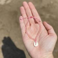 Muschel rosa - Rosafarbenes Perlen-Armband mit künstlicher Kauri-Muschel und Rocailles Bild 3