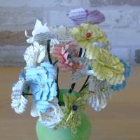 Papierblumen – Strauß mit Papierblumen aus gefärbten Buchseiten // Dekoration // Geschenk // Muttertag // Geburtstag // Bild 1