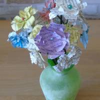 Papierblumen – Strauß mit Papierblumen aus gefärbten Buchseiten // Dekoration // Geschenk // Muttertag // Geburtstag // Bild 7
