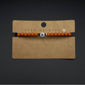 Perlenarmband in der Farbe Orange - Individualisierbar mit Initialen, Buchstabenarmband, Personalisierbar mit Namen Bild 2