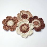 Gehäkelte Blumen 6 cm - Set mit 4 Häkelblumen in verschiedenen Brauntönen Bild 2