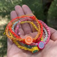 Summer Fruits - Makramee-Armbänder in Neon-Farben mit Sommerfrüchten Bild 2
