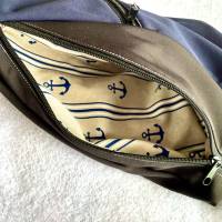 Männertasche, Cross Body Bag für Männer , Männerhandtasche in schwarz und dunkelblau mit weißen, abgesteppten Nähten Bild 2