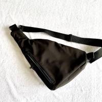 Männertasche, Cross Body Bag für Männer , Männerhandtasche in schwarz und dunkelblau mit weißen, abgesteppten Nähten Bild 5