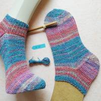 Wollsocken, Sneaker, handgestrickte Socnken, Gr 39,  gestrickte Socken, mit Baumwolle, Regenbogenfarben Bild 2