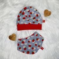 Baby - Set aus Babymütze und Halstuch / Erdbeeren Bild 2