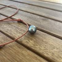 Edison-Perle metallisch dunkelgrau mit glatter Lederkette, wie Kasumiga-Perle, 16 mm, verstellbar mit zwei Schiebeknoten Bild 10