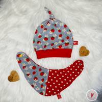 Baby - Set aus Knotenmütze und Halstuch / Erdbeeren Bild 1