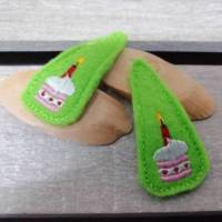 Haarspangen aus Filz Grün mit Kuchen und Kerze Bild 1