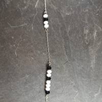 Halskette mit Anhänger ''Lebensblume'' und Glasschliff-Perlen weiß-schwarz Bild 4
