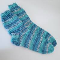 Socken in Gr. 40/41, handgestrickte Wollsocken Söckchen Ringelsocken Kuschelsocken in türkis-blau türkis-grün und weiß Bild 1