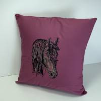 Kissen aus Baumwolle: Zauberhafte Pferde Stickerei für das Mädchen Kinderzimmer - besonderes Geschenk für Pferdefreunde Bild 1