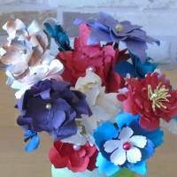 Papierblumen - Strauß mit bunten Papierblumen // Dekoration // Papierblüten // Blumenstrauß // Geschenk // Muttertag // Bild 8