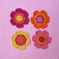 4-er Set Häkelblumen 6 cm in sonnigen leuchtenden Farben Bild 3